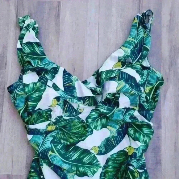 NWOT Ruffles One Piece Swimsuit - Picture 2 of 7